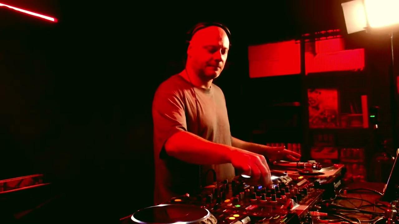 LA NOTTE pres. LINEA TAKEOVER with EMILIANO COMOLLO
