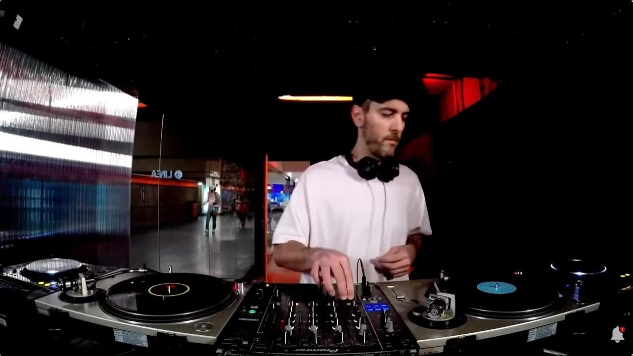 MILLESUONI E28 with BLACKRADIO