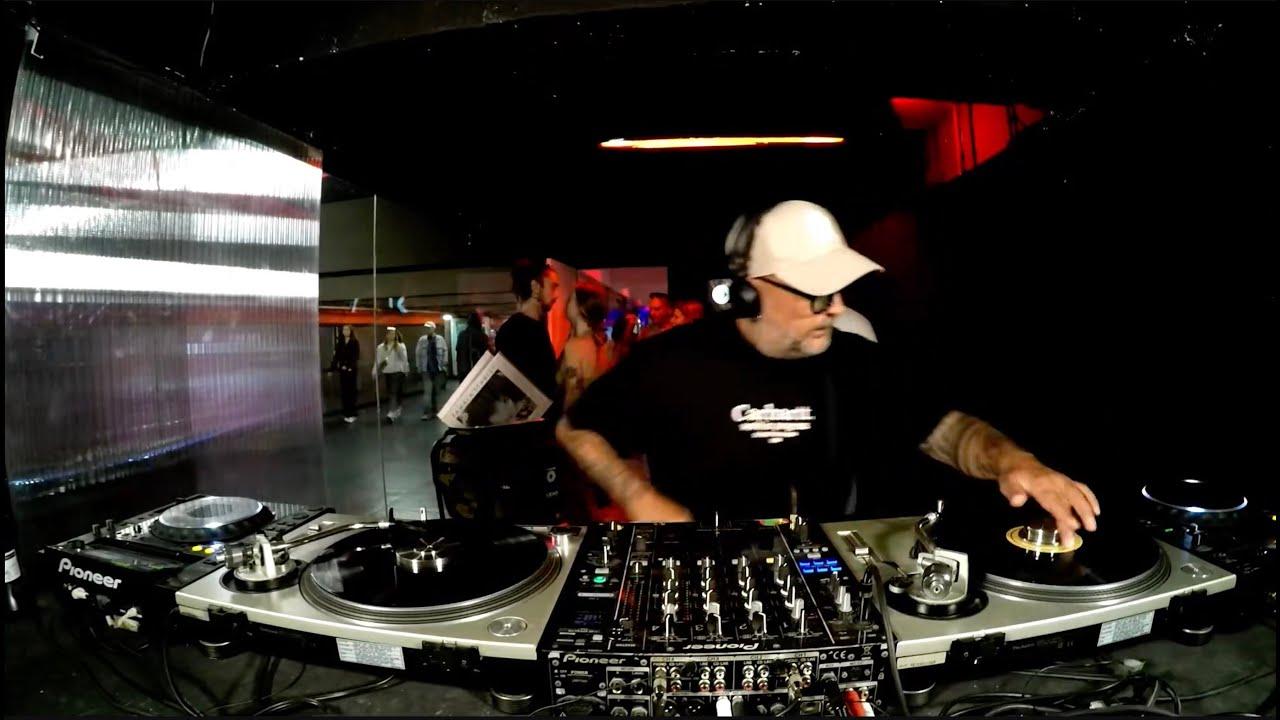 QUATTRO BAMBOLE SHOWCASE with CRISTIAN ROT
