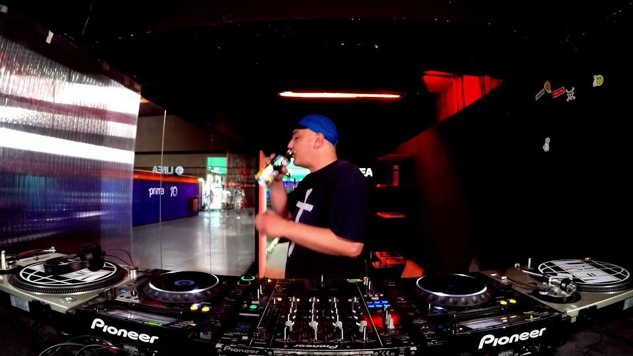 DJ CARHARTT
