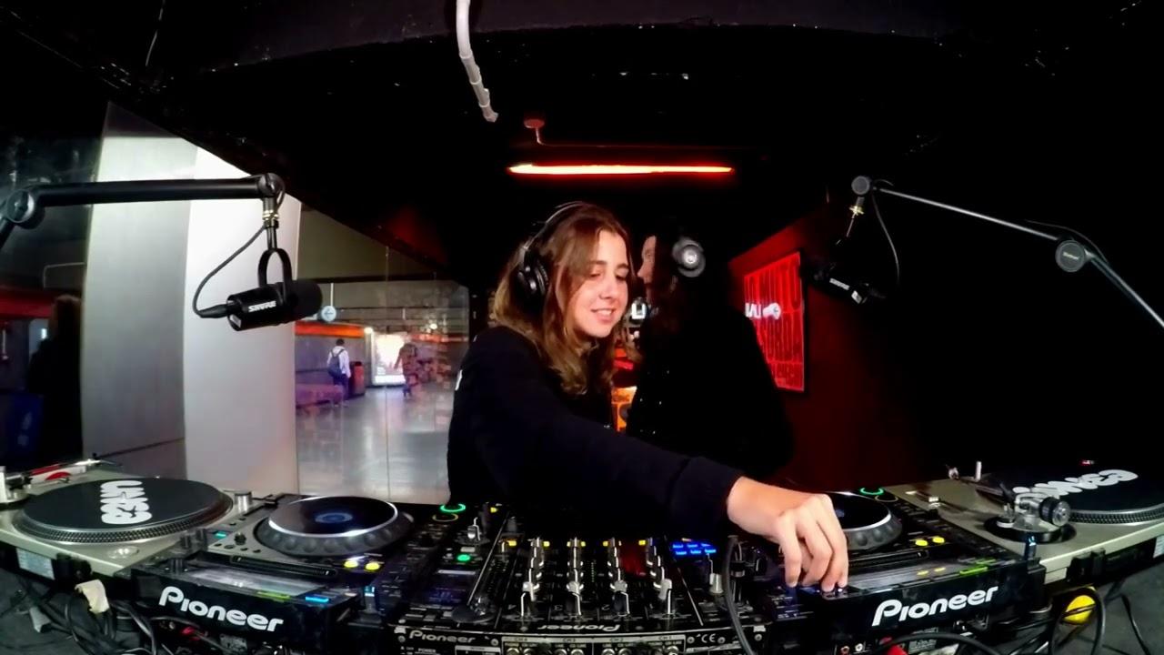 CHIT & CHAT E06 with BRUNA & SABINA