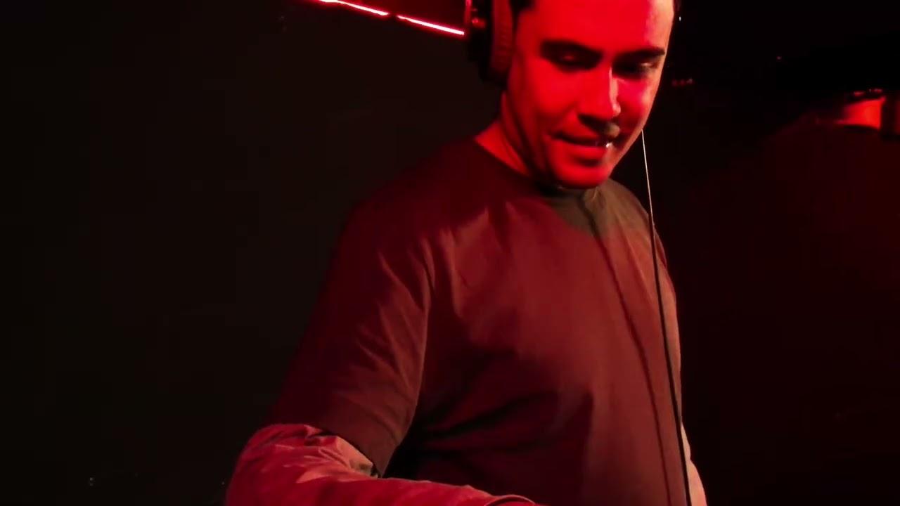 MOUNTAIN GROOVE E06 with OSCAR