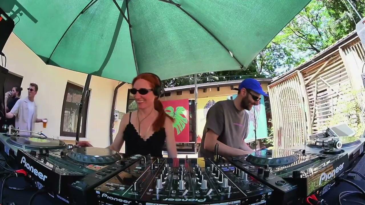 DOMENICA NASCOSTA with ROBYPEACH