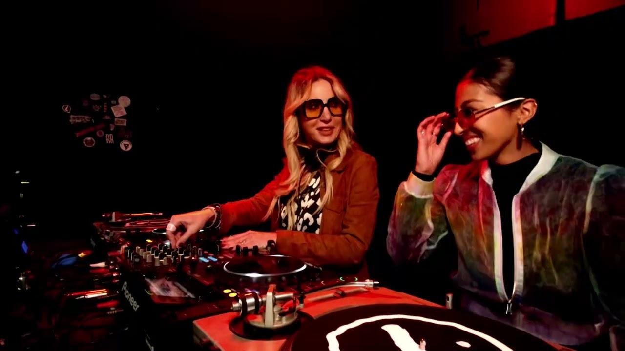 GLOMYLICIOUS E03 with GLO MY b2b NORA BEE