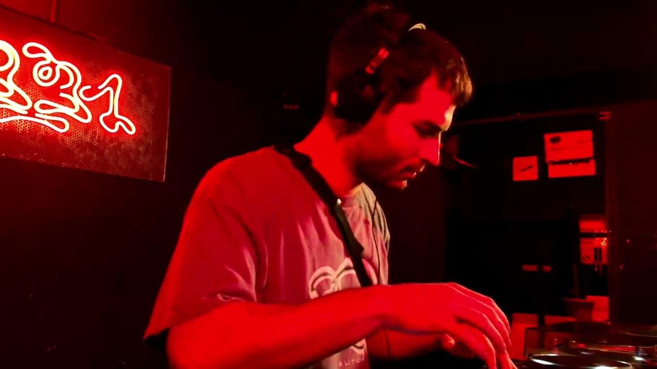 0331 pres. HEADROOM with PELVO