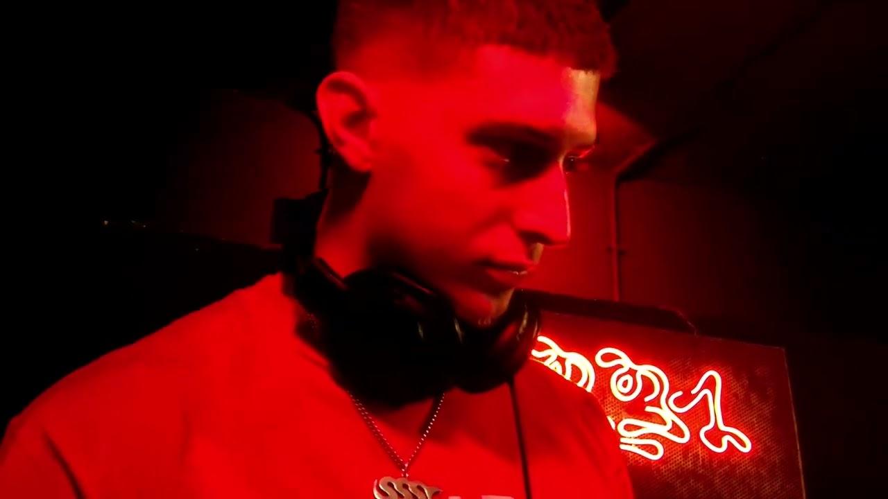 0331 pres. HEADROOM with GENTLE T + MR. SQUITO
